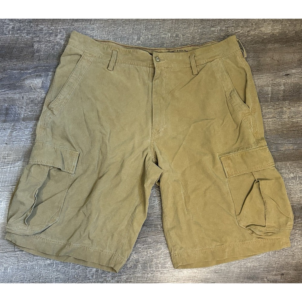 Tommy Bahama Men's Size 42 Relaxed Khaki Cargo Shorts Casual Pleated Pocket